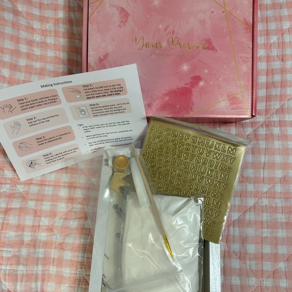 Baby handprints kit NWT clay and gold paint included - Picture 2 of 3